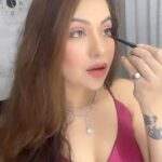 Geet Gambhir Instagram - Tag that Friend ☝️😁 #makeupstory . . . . . . . #makeup #girlstyle #fun #instareel #girl