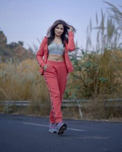 Geet Gambhir Instagram - @pumaindia @pumasportstyle @puma 
.
📸 @esjay_productions 
.
.
.
.
.
.
.
.
#sportsstyle #sport #sportsbra #sportswear #puma #pumashoes #pumawomen #geetgambhir #shivoham #fitness #fashion #fashionstyle