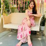 Geet Gambhir Instagram - ਕਿਤੇ ਨੀ ਤੇਰਾ ਰੁਤਬਾ ਘਟਦਾ ਜੇ ਹੱਸ ਕੇ ਬੁਲਾ ਲਵੇਂ ਕਿੱਧਰੇ . . . . . . . . . #staykind #love #suit #punjabi #outfitoftheday #outfits #fashion #home #homedecor #geetgambhir #shivoham