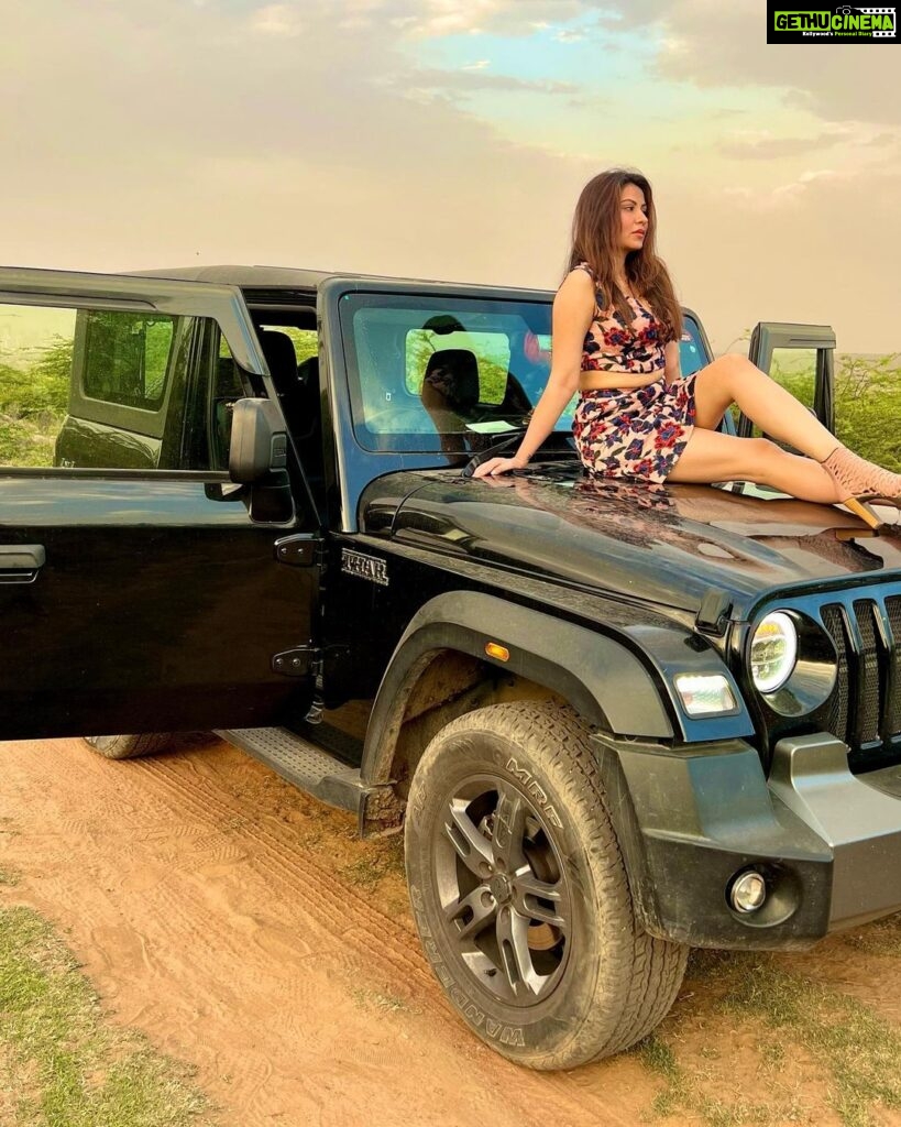 Geet Gambhir Instagram - Neither the one to accelerate nor to put brakes…but being the one enjoying ride at all PACE 🛞 #trusttheprocess . . . . . . . . #makeitcount #ride #thar #ladyonwheels #geetgambhir #shivoham #heels #outfit #instagram