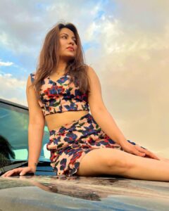 Geet Gambhir Instagram - Neither the one to accelerate nor to put brakes…but being the one enjoying ride at all PACE 🛞 #trusttheprocess 
.
.
.
.
.
.
.
.
#makeitcount #ride #thar #ladyonwheels #geetgambhir #shivoham #heels #outfit #instagram