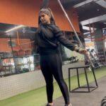 Geet Gambhir Instagram - Following my trainer with Discipline ♥️😜 #trainer #workout #mobility #shoulder #upgrade #levelup #