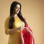 Girija Oak Instagram - Feeling rather sanskaari at the end of the year 💛 Outfit by @houseofhind Styled by my lovely @shalmalee_t 📷 @shailendra_pardeshi