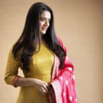 Girija Oak Instagram - Feeling rather sanskaari at the end of the year 💛 Outfit by @houseofhind Styled by my lovely @shalmalee_t 📷 @shailendra_pardeshi
