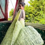 Girija Oak Instagram - 🍀 Bringing in my favourite season with my favourite people. Who, besides being absolutely gorgeous women are also my personal cheerleaders, mood enhancers, partners in insanity, ace photographers while holding my pallu for added drama and such posers! 📷 by @sakheeg and endless giggles courtesy @sayalee_marathe What would I do without you two!? Missing other didis @juililimaye and @waditi 🥹 Also, wearing this cotton mix saree block printed by none other than @blocksandmore (Akshara meri jaan) #100sareepack (that never ends!) Saree no. 76 #monsoon #monsoonsoon #thankyouforreadingallofmytags