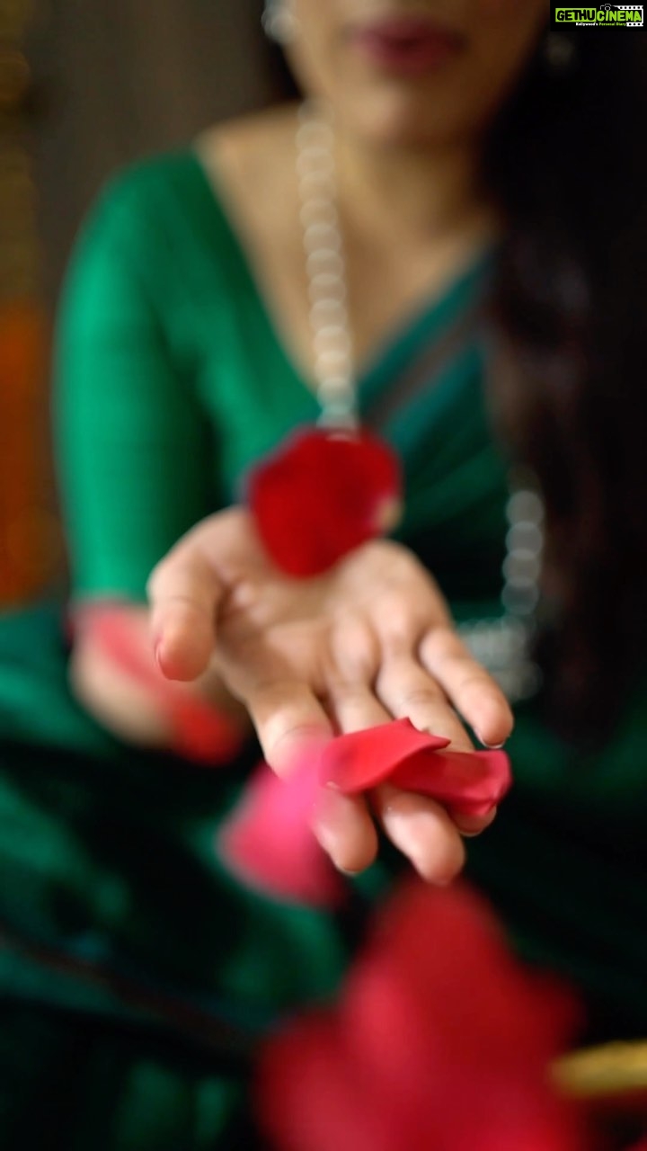 Girija Oak Instagram - Precious stones tanmani collection handmade at House of Aadyaa! These tanmanis are unique and create for the first time ever. The festive Tanmanis are now available online and in stores. 🔎 Manini tanmani collection (www.aadyaa.com) #tanmani #silvernecklace #necklace #aadyaa #festivejewellery #shopnow #925silverjewelry #pearls #preciousstones #festivevibes