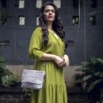 Girija Oak Instagram - Girija Oak Godbole x reCharkha Introducing the CLUTCH, the final one from the Girija x reCharkha Collection. With glittery fabrics, stylish design and a shiny metal sling chain, this one is a sure attention catcher! Check out the brand new Girija x reCharkha Collection only on www.recharkha.org 🔗 Link in bio. Photography: @shailendra_pardeshi Styling: @stylist.chaitalikulkarni HMU : @sheetalpalsande . . #recharkha #girijaoakgodbole #indiancrafts #madeinindia #reusereducerecycle #circulareconomy #circularfashion #plasticwaste #indianhandlooms #handmade #handwoven #handcraftedwithlove #clutch #upcyclersofinstagram #clutchpurse #sustainableliving #clutchbag #sustainablefashion #sustainability #indianhandicrafts #clutches   #environmentallyconscious #motherearth #upcycledfashion #consciousfashion