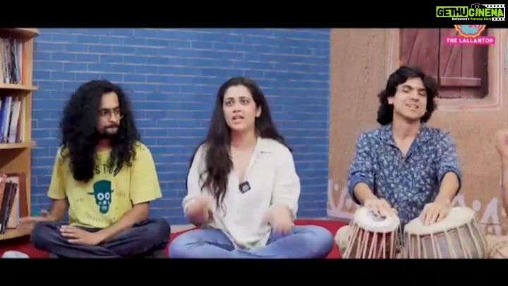 Girija Oak Instagram - Hello :) We’re all set to perform opening shows of our musical comedy - ‘Mahanagar ke Jugnu’ to Bangalore! Please come! It would be so amazing to have you in the audience ✨ 7th & 8th Oct - Ranga Shankara 9th October- Jagriti Theatre Bangalore, India