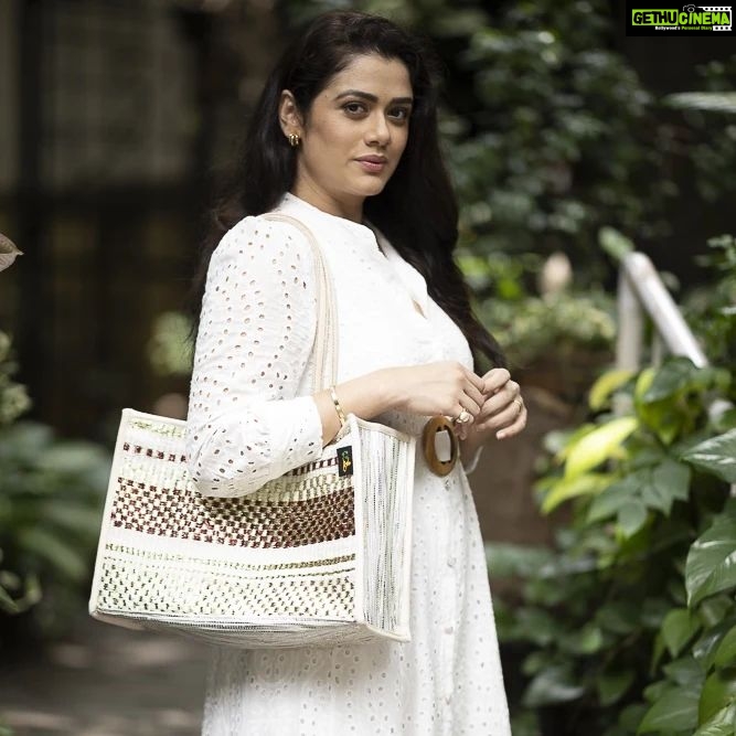 Girija Oak Instagram - Have you checked out the Brand new reCharkha x Girija Collection yet? If not, go check out the entire collection available at our Pune and Mumbai stores and on our Website. This collection has some of the best products that we made with one of our favourites, @girijaoakgodbole - Ethnic Potli - Fanny Pack - Clutch - Checks Bag Which of these did you like the most? Let us know in the comments below! Check out reCharkha x Girija on our website, www.recharkha.org 🔗Link in bio . . #recharkha #girijaoakgodbole #indiancrafts #madeinindia #reusereducerecycle #circulareconomy #circularfashion #indianhandlooms #handwork #handwoven #handcraftedwithlove #collab #upcyclersofinstagram #upcycled #sustainableliving #sustainablecraft #sustainablefashion #sustainability #indianhandicrafts #collaboration #environmentallyconscious #motherearth #upcycledfashion #consciousfashion