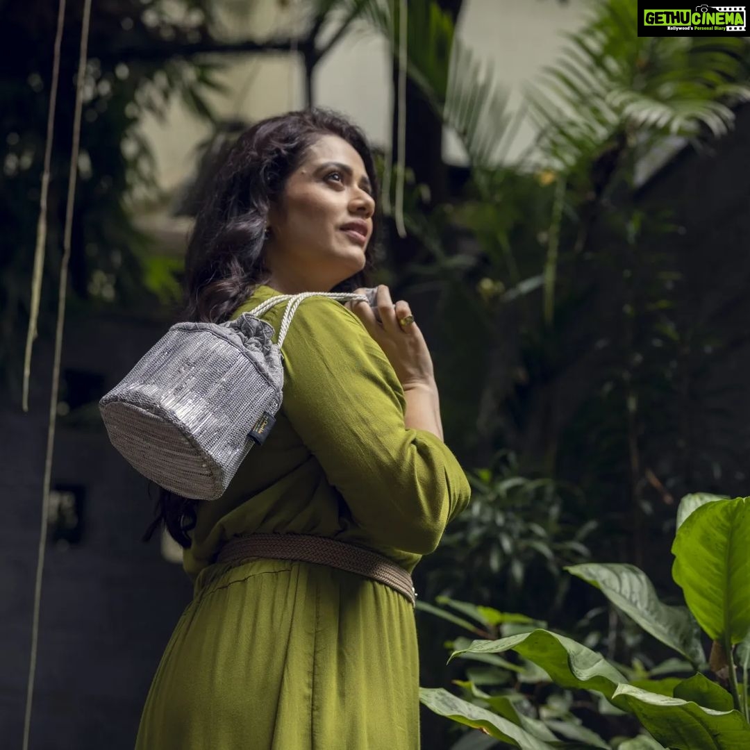 Girija Oak Instagram - Girija Oak Godbole x reCharkha Introducing ETHNIC BATWA from the exclusive Girija's collection. A very traditional Indian bag, this Batwa is a perfect match to your Ethnic outfits. The detailed stitchline work on colourful cotton fabrics is what makes this Batwa a unique piece to have. Photography: @shailendra_pardeshi Styling: @stylist.chaitalikulkarni HMU : @sheetalpalsande Check out the brand new Girija's Collection only on www.recharkha.org ๐ Link in bio. . . #recharkha #girijaoakgodbole #indiancrafts #madeinindia #reusereducerecycle #circulareconomy #circularfashion #indianhandlooms #handwork #handwoven #handcraftedwithlove #collab #upcyclersofinstagram #upcycled #sustainableliving #sustainablecraft #sustainablefashion #sustainability #indianhandicrafts #collaboration #environmentallyconscious #motherearth #upcycledfashion #consciousfashion