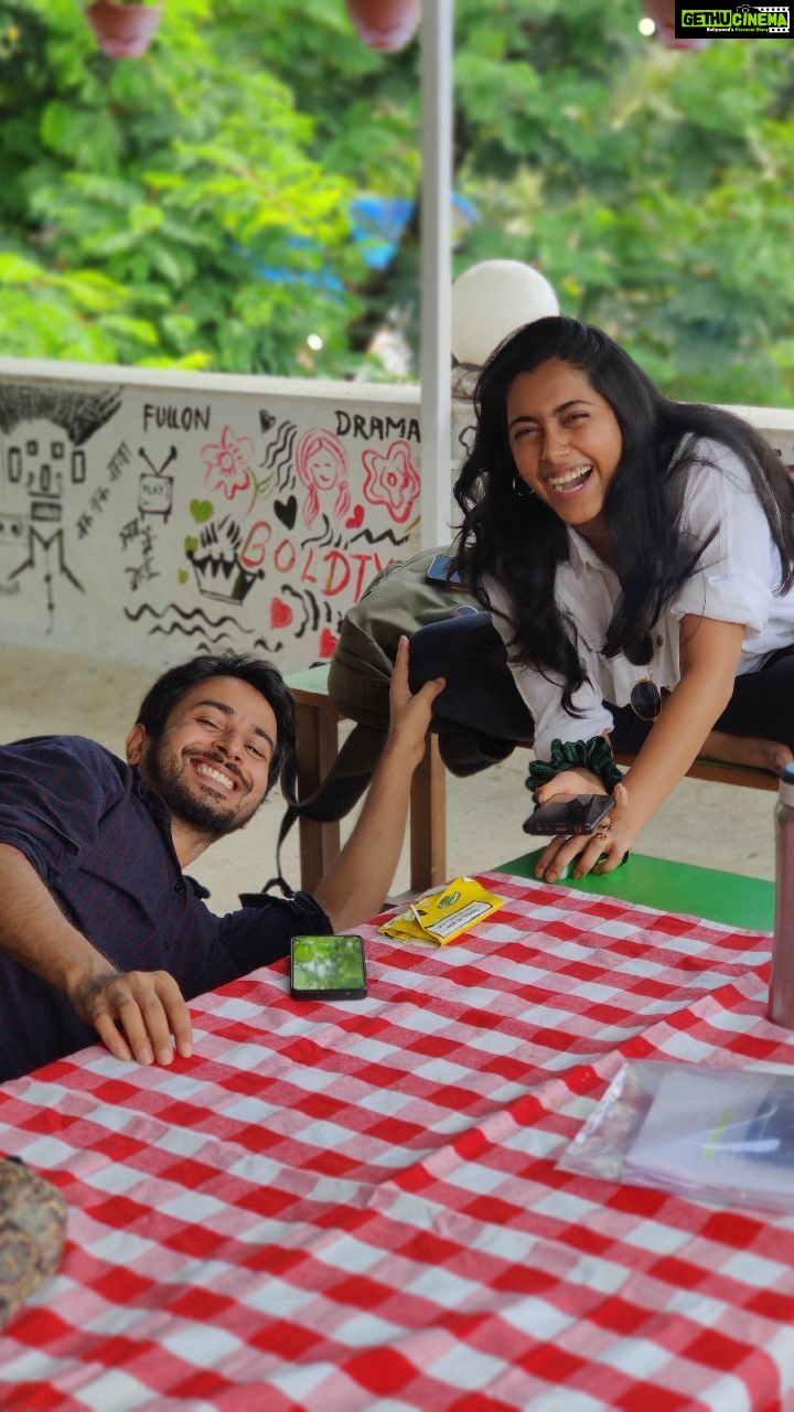 Girija Oak Instagram - Thank you to everyone who got in touch with me about my next play. The cast and crew are all set. Here are the wonderful people that will be collaborating with me on my next play, "Mahanagar ke Jugnu." Every time I make something, my heart overflows with gratitude. Thank you jugnus for participating in this play. Kitte pyare sab ke sab. I looooove you all.