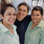 Girija Oak Instagram - Bombay, you were a darling! 💕 What an amazing event! Thank you for being a part of ‘FLS peeps’! 😉 A big thank you to everyone who was there to support us for this event! We hope to see your continued support in the future too!🥰 Thank you @cachegallerybandra_zameer for such a lovely place! ☺️ #freshlimesoda #shirts #handblock #handlblockprint #clothing #indianbrand #exhibition
