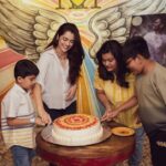 Girija Oak Instagram - Life doesn’t come with a manual, It comes with a ‘mother’! 😌 As we have mentioned earlier our brand owners are two ‘moms’ and we couldn’t be more proud! A perfect example of - When life gives you lemons, give it to your mother. She knows exactly what to do with them! 😉 Happy Mother’s Day y’all! 💕 Thank you @nupurnanalimages for this beautiful picture! 😊 Hippie at Heart