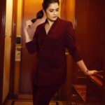 Girija Oak Instagram - Watch me host Maharashtra Times Sanmaan on @colorsmarathi soon :) Styled by @_vishayend_ 📷@shruu_t HMU @shinejanarthanan
