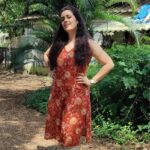Girija Oak Instagram - Have you watched the new episode of 9to5 season 2? Watch na! It is on YouTube. @alokrajwade is amazing and @pushkarajchirputkar is a darling and also our director🤍 Link in bio😊 . Wearing super comfy cotton clothes from @cottonvillage