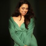 Girija Oak Instagram - Went green. #gogreentheysay #thereyougo 📷 @shruu_t Styled by Neha Chaudhary HMU - me!