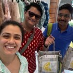 Girija Oak Instagram - Bombay, you were a darling! 💕 What an amazing event! Thank you for being a part of ‘FLS peeps’! 😉 A big thank you to everyone who was there to support us for this event! We hope to see your continued support in the future too!🥰 Thank you @cachegallerybandra_zameer for such a lovely place! ☺️ #freshlimesoda #shirts #handblock #handlblockprint #clothing #indianbrand #exhibition