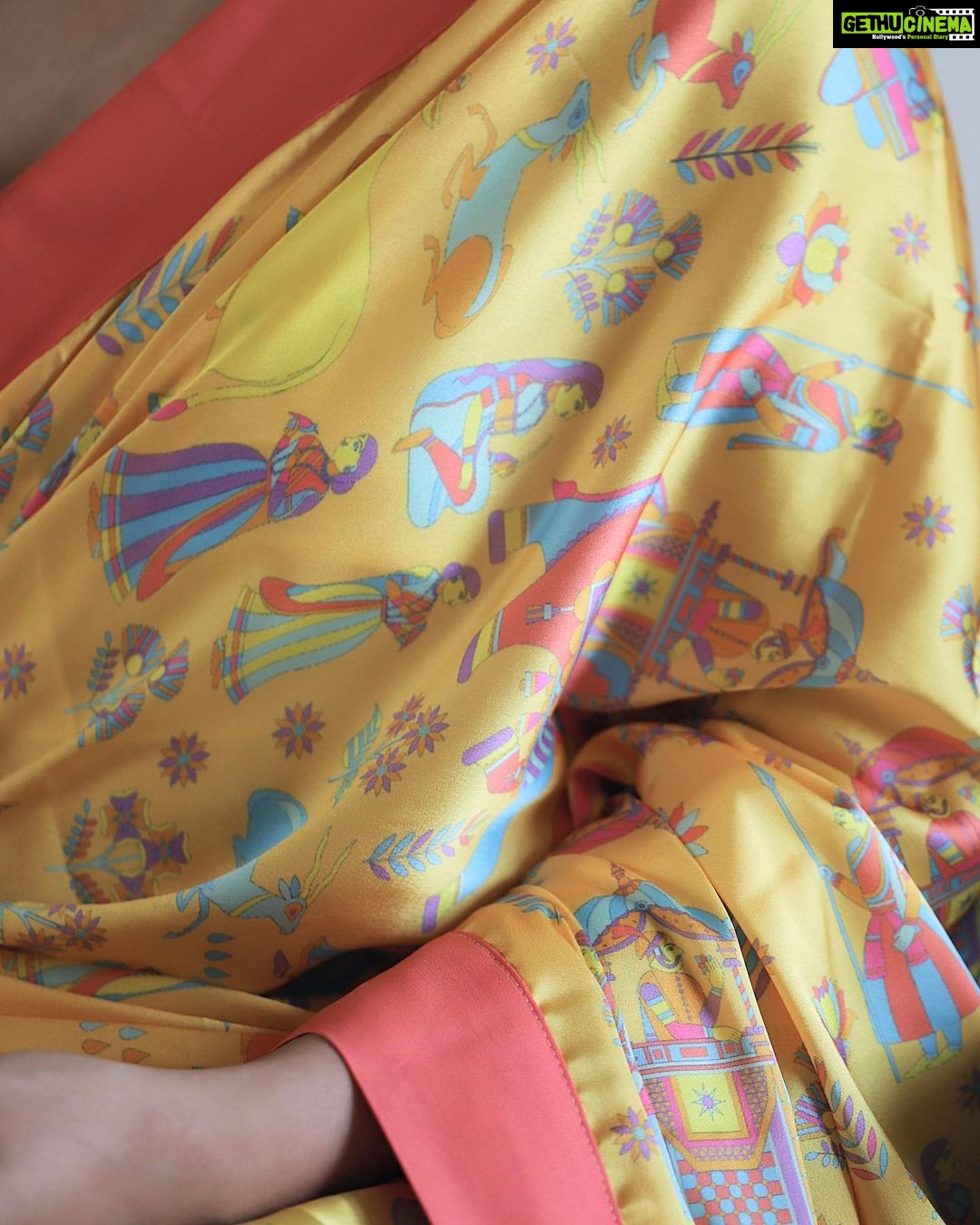 Girija Oak Instagram - @thequirkbox Quirk Rani Saree collection. π§ @girijaoakgodbole π· @jayeshsachdev Styled @priyankaillustrates Print Artwork @quirkboxdesign ππ€ . #saree #sareelove #girijaoakgodbole #girijaoak #marathiactress #sareelovers #sareefashion #sultanate Pune, Maharashtra