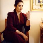 Girija Oak Instagram - Watch me host Maharashtra Times Sanmaan on @colorsmarathi soon :) Styled by @_vishayend_ 📷@shruu_t HMU @shinejanarthanan