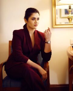 Girija Oak Instagram - Watch me host Maharashtra Times Sanmaan on @colorsmarathi soon :)

Styled by @_vishayend_ 
📷@shruu_t 
HMU @shinejanarthanan