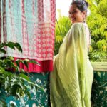 Girija Oak Instagram - 🍀 Bringing in my favourite season with my favourite people. Who, besides being absolutely gorgeous women are also my personal cheerleaders, mood enhancers, partners in insanity, ace photographers while holding my pallu for added drama and such posers! 📷 by @sakheeg and endless giggles courtesy @sayalee_marathe What would I do without you two!? Missing other didis @juililimaye and @waditi 🥹 Also, wearing this cotton mix saree block printed by none other than @blocksandmore (Akshara meri jaan) #100sareepack (that never ends!) Saree no. 76 #monsoon #monsoonsoon #thankyouforreadingallofmytags