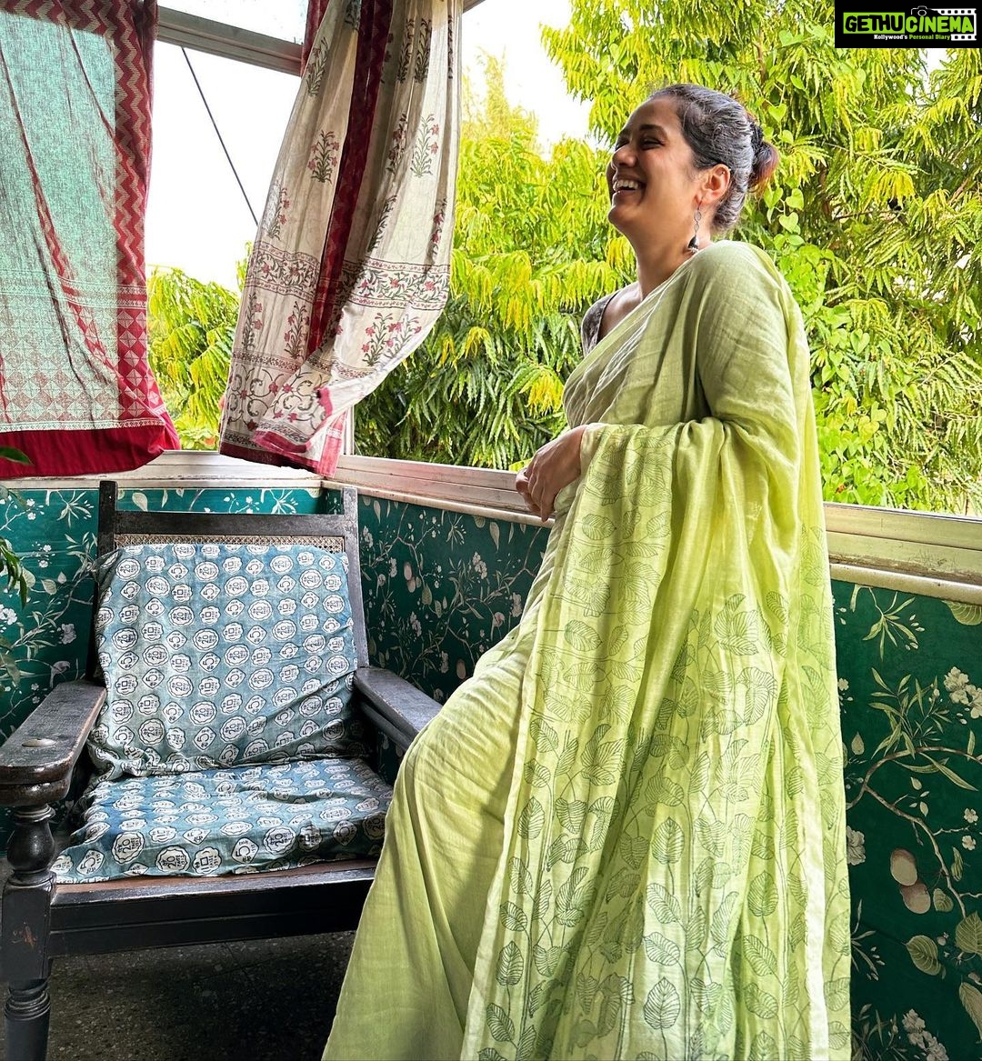 Girija Oak Instagram - π Bringing in my favourite season with my favourite people. Who, besides being absolutely gorgeous women are also my personal cheerleaders, mood enhancers, partners in insanity, ace photographers while holding my pallu for added drama and such posers! π· by @sakheeg and endless giggles courtesy @sayalee_marathe What would I do without you two!? Missing other didis @juililimaye and @waditi π₯Ή Also, wearing this cotton mix saree block printed by none other than @blocksandmore (Akshara meri jaan) #100sareepack (that never ends!) Saree no. 76 #monsoon #monsoonsoon #thankyouforreadingallofmytags