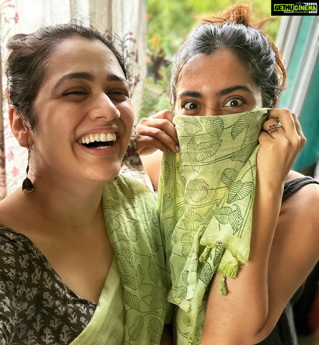 Girija Oak Instagram - π Bringing in my favourite season with my favourite people. Who, besides being absolutely gorgeous women are also my personal cheerleaders, mood enhancers, partners in insanity, ace photographers while holding my pallu for added drama and such posers! π· by @sakheeg and endless giggles courtesy @sayalee_marathe What would I do without you two!? Missing other didis @juililimaye and @waditi π₯Ή Also, wearing this cotton mix saree block printed by none other than @blocksandmore (Akshara meri jaan) #100sareepack (that never ends!) Saree no. 76 #monsoon #monsoonsoon #thankyouforreadingallofmytags