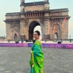 Girija Oak Instagram – Palat 😉
.
.
At the inauguration of a brand new multimedia light and sound show at The Gateway of India. 
With @brewbackersmedia 😊