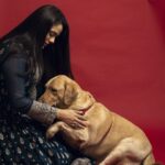Girija Oak Instagram - Special appearance 🐶❤️ Outfit @kalamandir_thane Styled by @shalmalee_t Photography @shailendra_pardeshi (who made my cutie @sakurathegentlelab very comfortable)