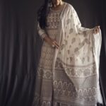 Girija Oak Instagram - 🤍 Styled by @shalmalee_t Outfit @kalamandir_thane Photography @shailendra_pardeshi