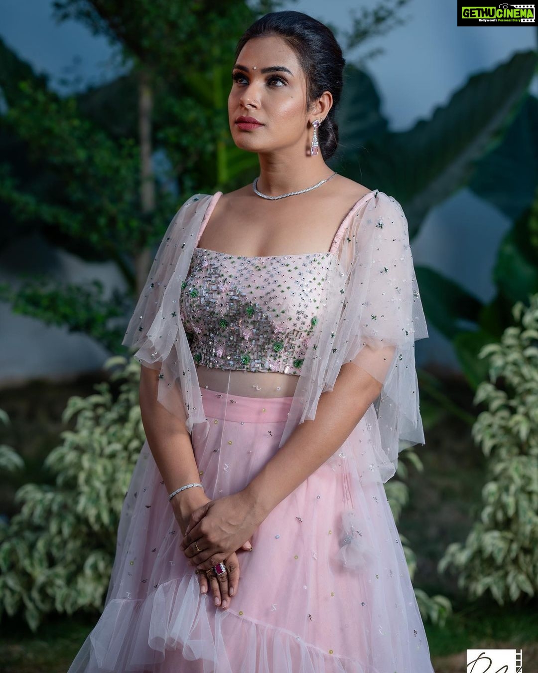 Hari Teja Instagram - Just like a butterfly.. beautiful.. yet hard to catch β¦π¦βοΈ. Wearing @archithanarayanamofficial π» Styled by: @impriyankasahajananda Jewellery: @kushalsfashionjewellery πΈ Shot by @relivevisuals πͺ· #styledbypriyankasahajananda π»