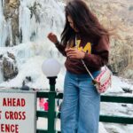 Hari Teja Instagram – Loved this beauty totally ❤️ most gorgeous waterfall I’ve ever seen… #kashmirlovers #drungwaterfall #naturelovers #peace #happiness ❤️ Drung