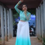 Hari Teja Instagram - Am I a peacock or I am the peacock? Well…. I danced like a peacock ❤️🙈 Don’t miss Dance India Dance today at 9pm… only on @zeetelugu ❤️ Kudos to the whole team 🙏Pc: @paulino_pictures ❤️