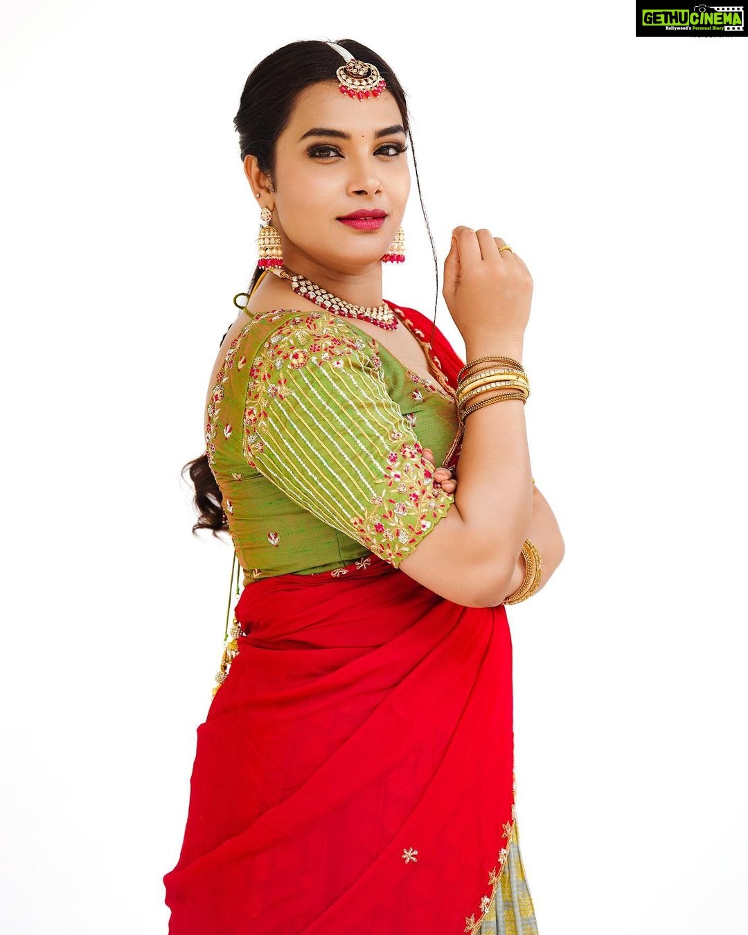 Hari Teja Instagram - Happy Diwali ❤️ Outfit: @myriti Pc: @ekorphotography ❤️