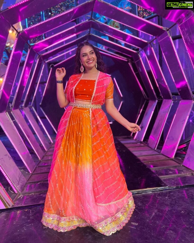 Hari Teja Instagram - Don’t miss to watch Ladies & Gentlemen today at 12pm.. only on zee Telugu❤️ entertainment guarantee 😝😝 Wearing @aninaboutique1 …. ❤️