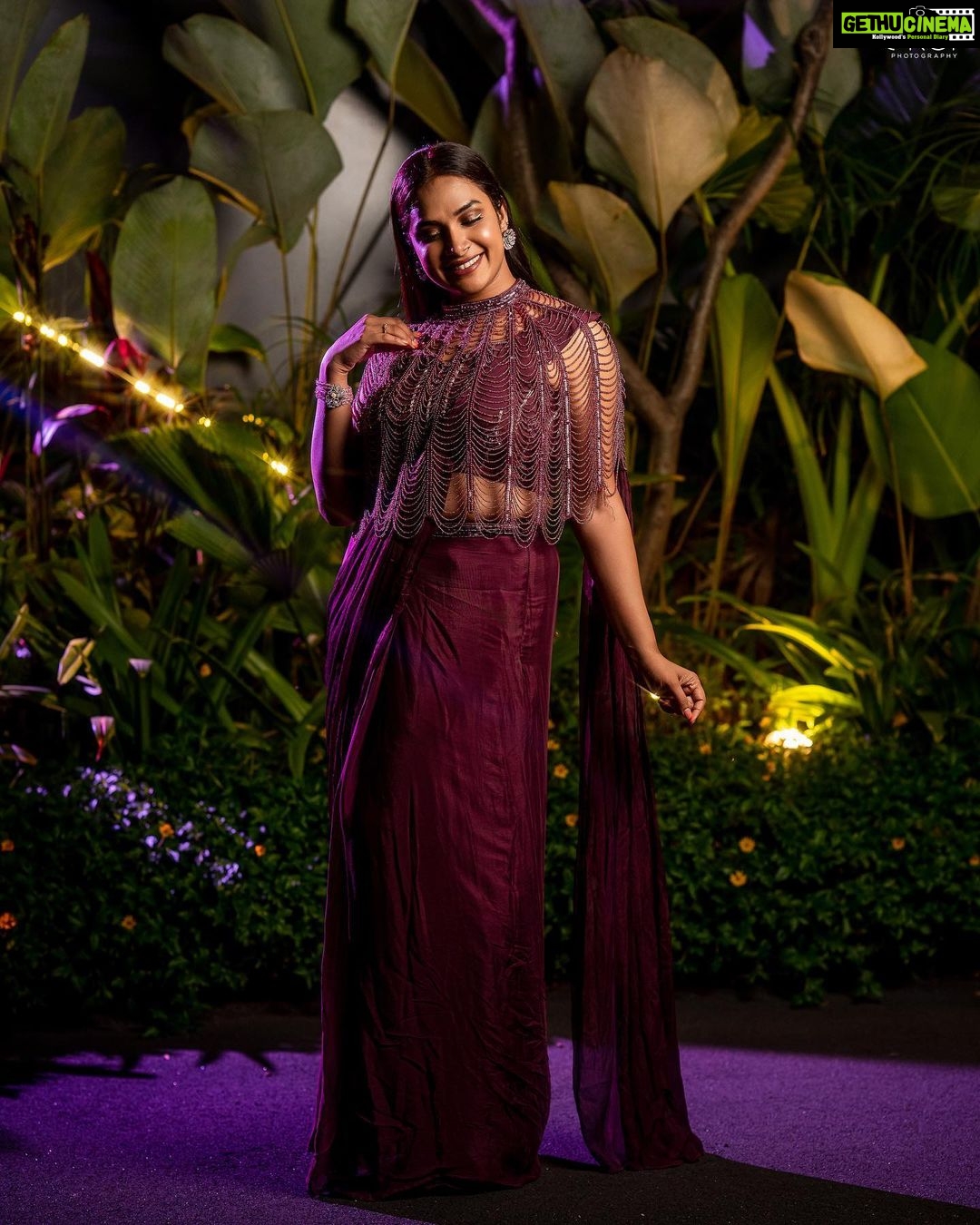 Hari Teja Instagram - Did you say I look divine? Sorry, I heard wine 🍷 Styled by @impriyankasahajananda Outfit: @deepthiganeshlabel Jewellery: @kushalsfashionjewellery ❤️ Shot by : @ekorphotography