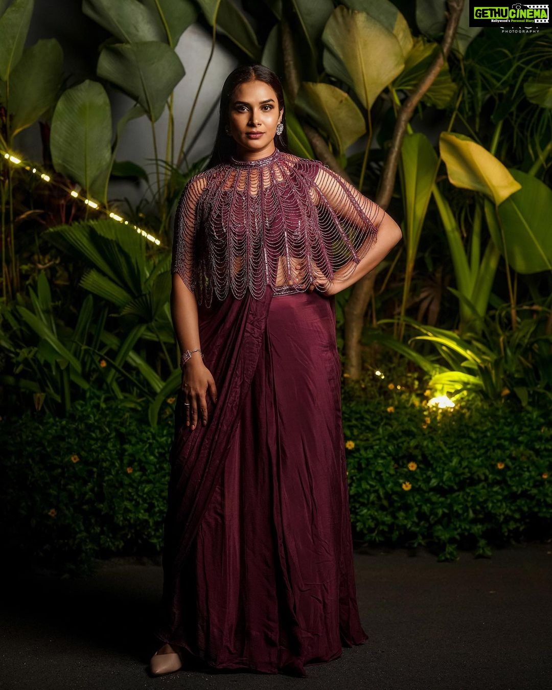 Hari Teja Instagram - Did you say I look divine? Sorry, I heard wine 🍷 Styled by @impriyankasahajananda Outfit: @deepthiganeshlabel Jewellery: @kushalsfashionjewellery ❤️ Shot by : @ekorphotography