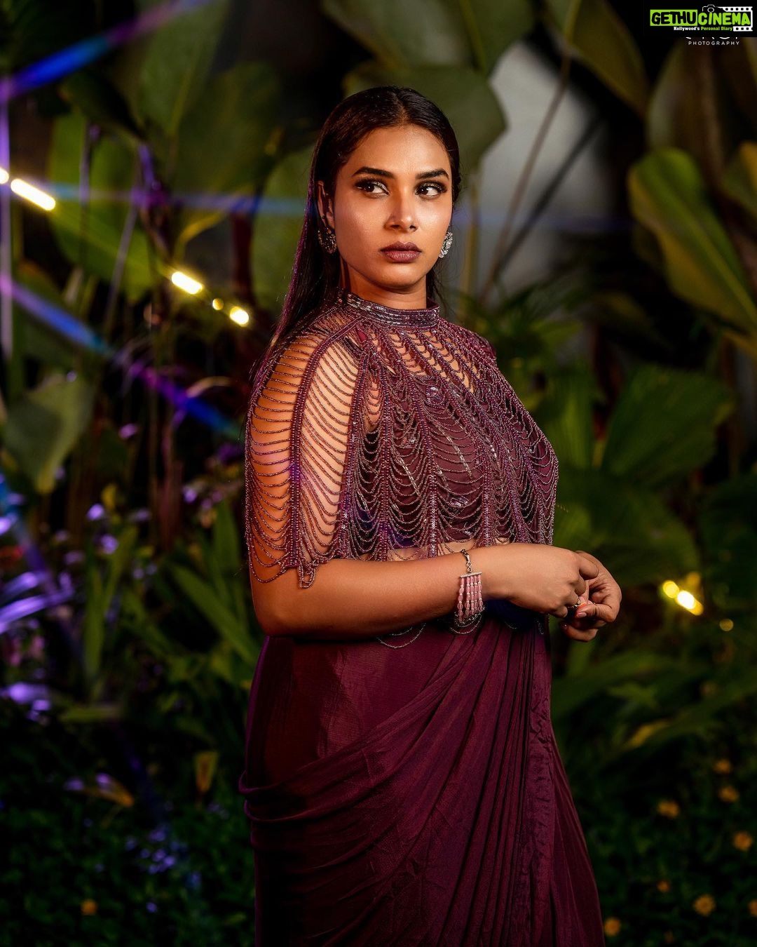 Hari Teja Instagram - Did you say I look divine? Sorry, I heard wine 🍷 Styled by @impriyankasahajananda Outfit: @deepthiganeshlabel Jewellery: @kushalsfashionjewellery ❤️ Shot by : @ekorphotography