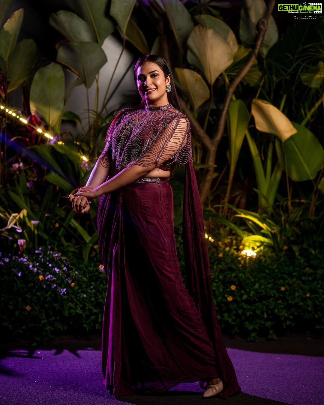 Hari Teja Instagram - Did you say I look divine? Sorry, I heard wine 🍷 Styled by @impriyankasahajananda Outfit: @deepthiganeshlabel Jewellery: @kushalsfashionjewellery ❤️ Shot by : @ekorphotography