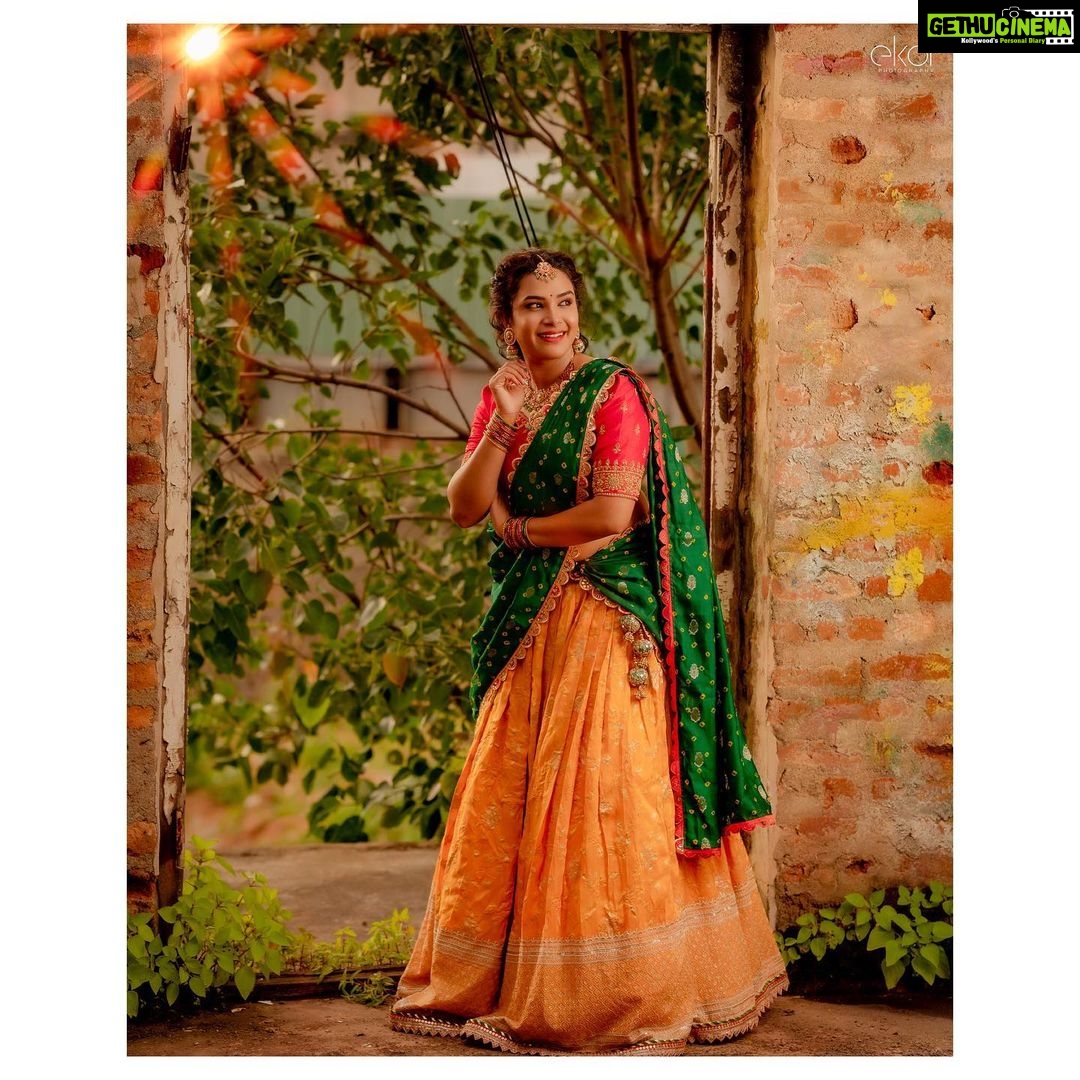 Hari Teja Instagram - Andariki Vinayaka chaviti Subhakanshalu🙏 wearing: @labelvishwa Jewellery: @bcos_its_silver Styled by : @hemamanohar1 PC: @ekorphotography ❤️ #festivevibes #langavoni #shootlife #traditional #love #peace #happiness ❤️