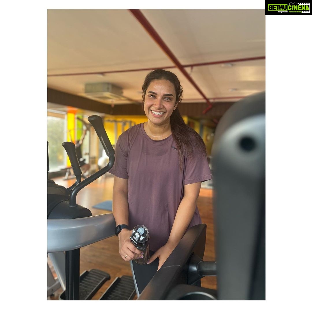 Hari Teja Instagram - Consistency is the key .. Repeat with me …. IT IS ThE KEY 💪🏻 #fitness #goals #workout #gymlife #healthylifestyle 🥰