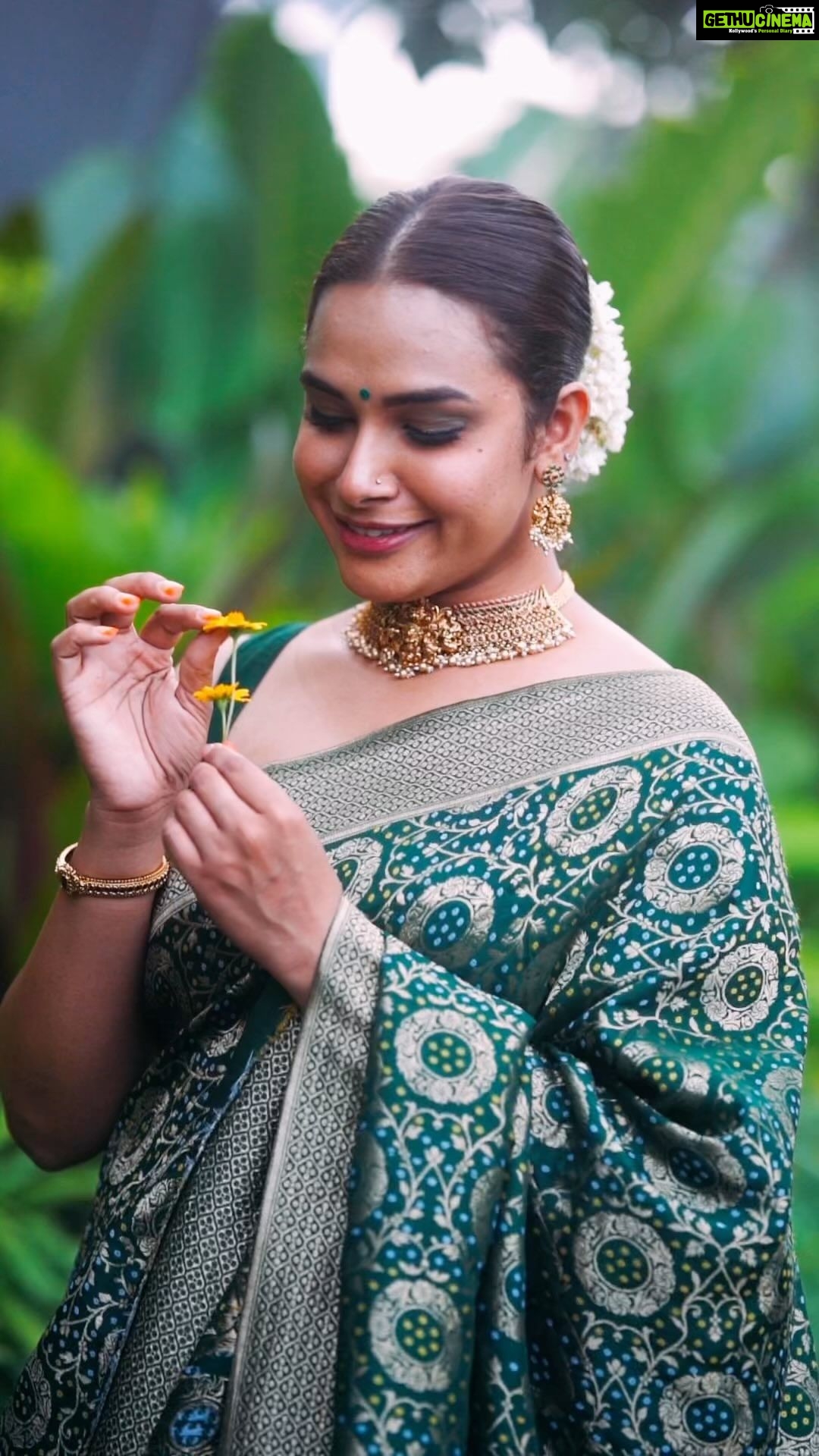 Hari Teja Instagram - @impriyankasahajananda @brandmandir @kushalsfashionjewellery @ekorphotography 😀