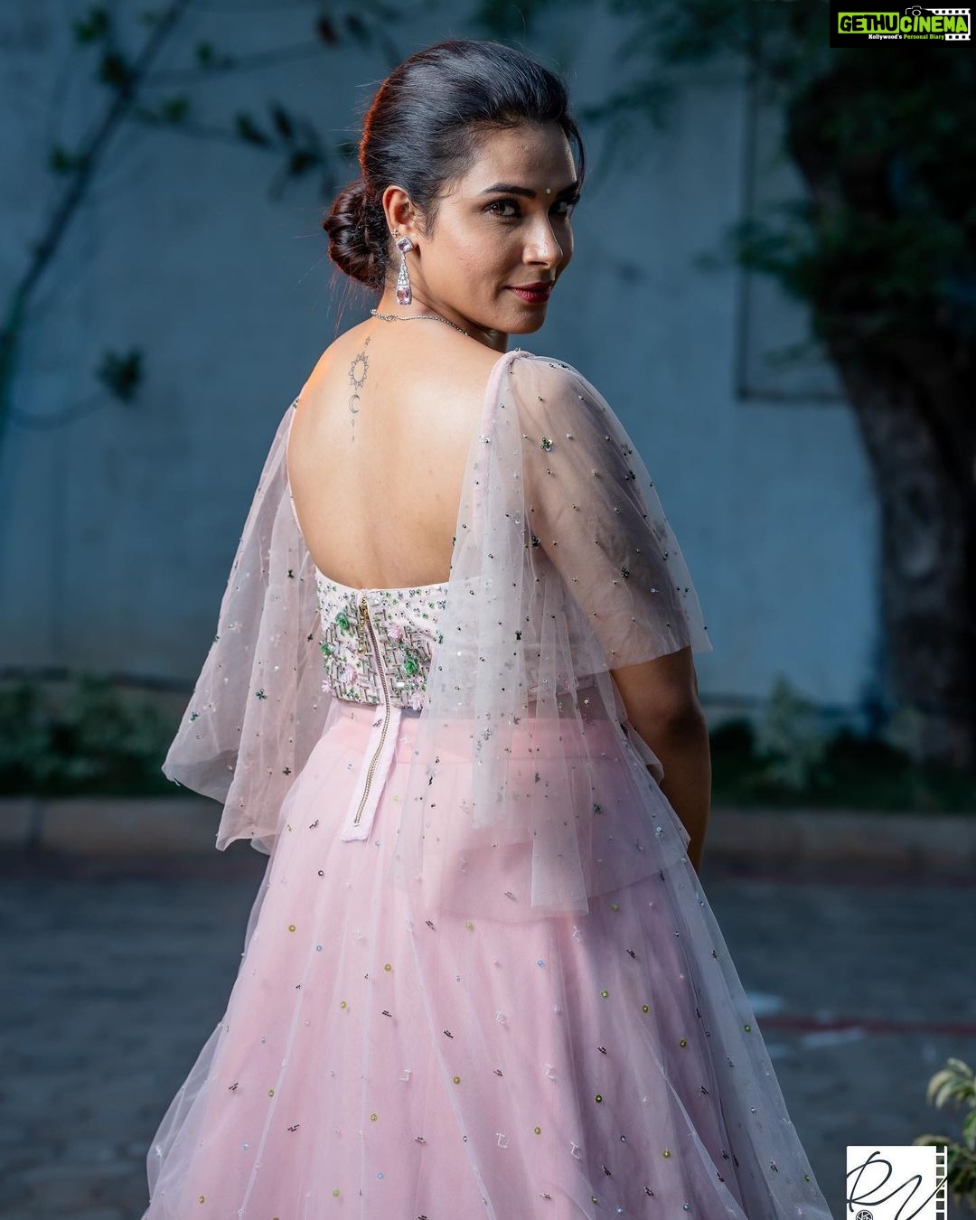 Hari Teja Instagram - Just like a butterfly.. beautiful.. yet hard to catch β¦π¦βοΈ. Wearing @archithanarayanamofficial π» Styled by: @impriyankasahajananda Jewellery: @kushalsfashionjewellery πΈ Shot by @relivevisuals πͺ· #styledbypriyankasahajananda π»