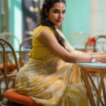 Hari Teja Instagram - Hope my yellow saree brightens up ur day✨💫🌟⭐️⚡️ Saree: @gaurinaidu ⭐️ PC: @relivevisuals @whoisindrasena ⭐️