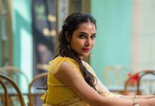Hari Teja Instagram - Hope my yellow saree brightens up ur day✨💫🌟⭐️⚡️ Saree: @gaurinaidu ⭐️ PC: @relivevisuals @whoisindrasena ⭐️