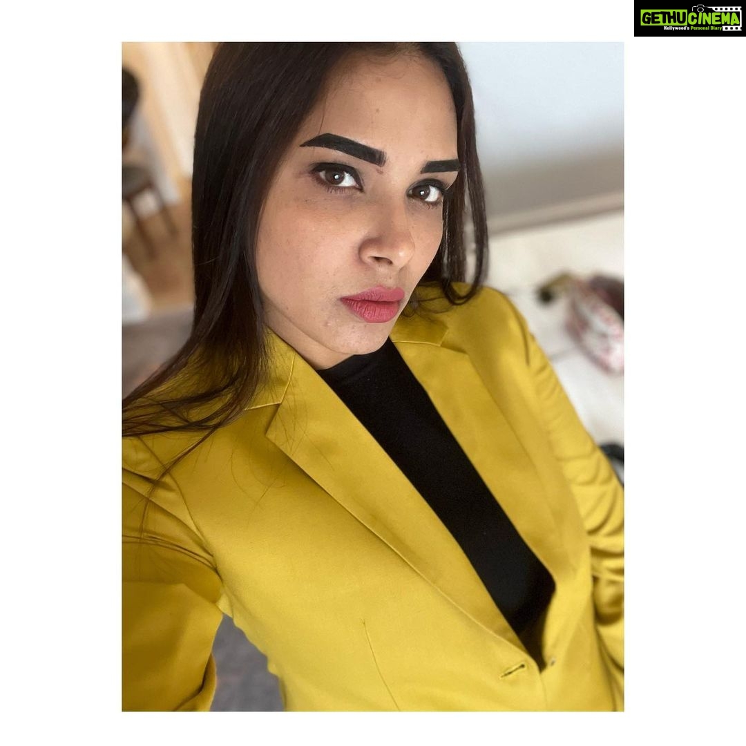 Hari Teja Instagram - U were born to be real .. not to be perfect😎 for today’s meet & greet of @slurrpfarm 💓 #bombay #slurrpfarm 🥰