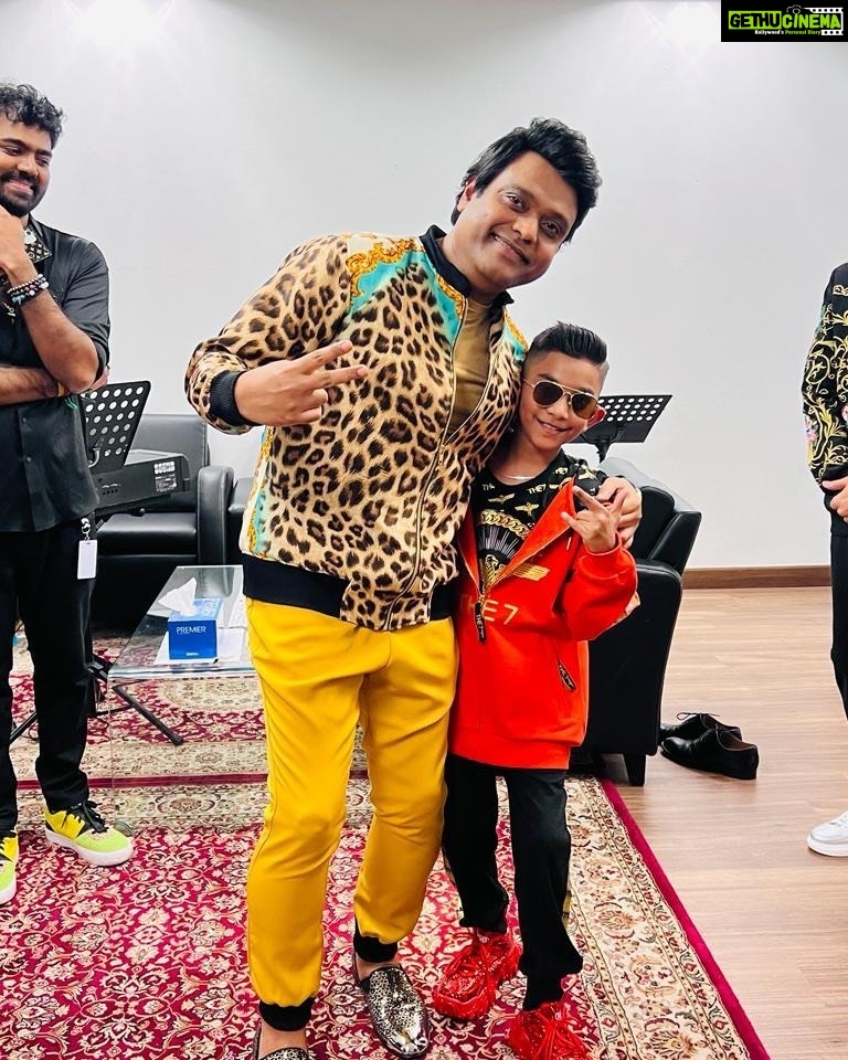 Harris Jayaraj Instagram - Thanks KL for another successful show HOH 3.0 tonight. Also I thank my kutty fan Abu for your wishes after the show.