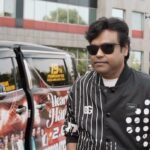 Harris Jayaraj Instagram - Kaathalilkum aasaiye ille kaathu rendum Harris Jayaraj paatte kekkum varai 🫠🥹 Why blood? Same blood.. A snippet from a fun time with saravadi boysss 🥳😎 Hearts of Harris 2.0 | Live in Kuala Lumpur 19 February 2023 Axiata Arena, Bukit Jalil Brought to you by @msgold.my ⚜️ @jharrisjayaraj @datoabdulmalik #HeartsofHarris #HarrisJbyMSC #malikstreams #HarrisJayaraj #liveinconcert #kualalumpur