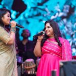 Harris Jayaraj Instagram - His song be like: Natchatira Pattaalam Koodti Kondu Vanthaar 💫 And the man did it, literally 🙌🏼❤️ Hearts of Harris | Live in Kuala Lumpur 21 January 2023 Axiata Arena, Bukit Jalil Brought to you by @msgold.my⚜️ @jharrisjayaraj @datoabdulmalik #HeartsofHarris #HarrisJbyMSC #malikstreams #HarrisJayaraj #liveinconcert #kualalumpur