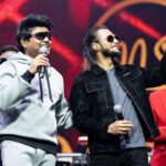 Harris Jayaraj Instagram - His song be like: Natchatira Pattaalam Koodti Kondu Vanthaar 💫 And the man did it, literally 🙌🏼❤️ Hearts of Harris | Live in Kuala Lumpur 21 January 2023 Axiata Arena, Bukit Jalil Brought to you by @msgold.my⚜️ @jharrisjayaraj @datoabdulmalik #HeartsofHarris #HarrisJbyMSC #malikstreams #HarrisJayaraj #liveinconcert #kualalumpur